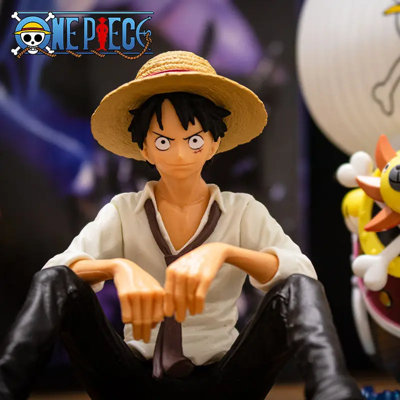 פסלון One Piece לופי יושב PVC 12cm (One Piece Luffy Sitting Figure PVC Model 12cm) 2