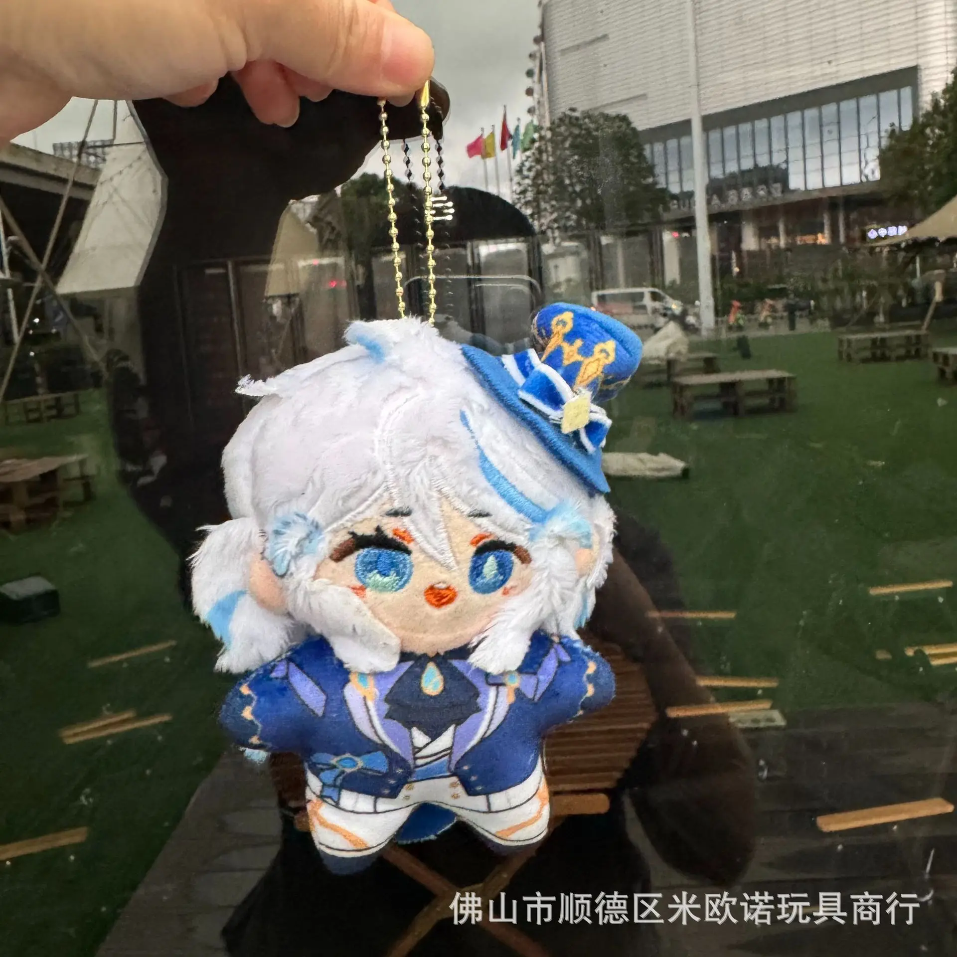 Genshin Impact בובת פרווה של פורינה עם מחזיק מפתחות 10cm (Genshin Impact Furina Plush Doll Keychain 10cm) 3