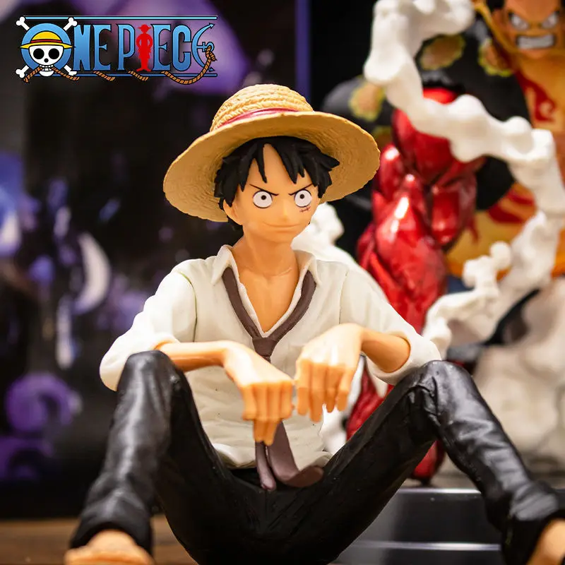 דמות פעולה One Piece לופי יושב מדגם PVC 12 ס״מ (One Piece Luffy Sitting Action Figure PVC Model 12cm)